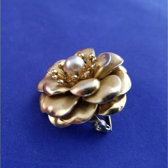 CORO VINTAGE WILD ROSE BROOCH/PIN WITH PEARL CENTER EUC - Picture 5 of 10